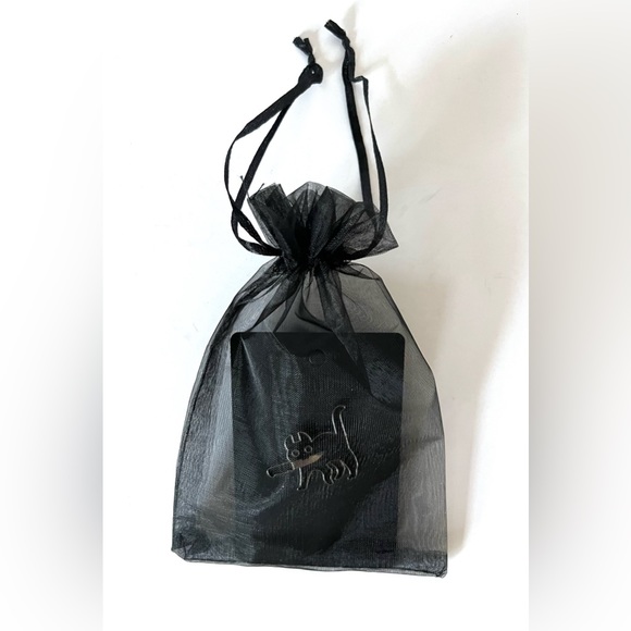 New Black Cat With Knife Enamel Pin With Black Mesh Gift Bag - Picture 5 of 7